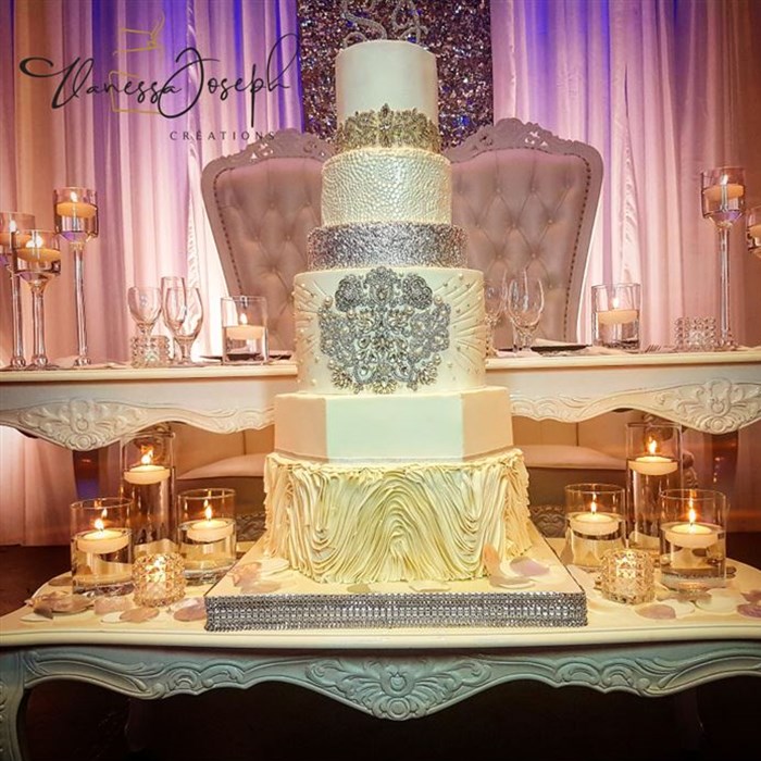 white and silver wedding cake with diamant brooch
